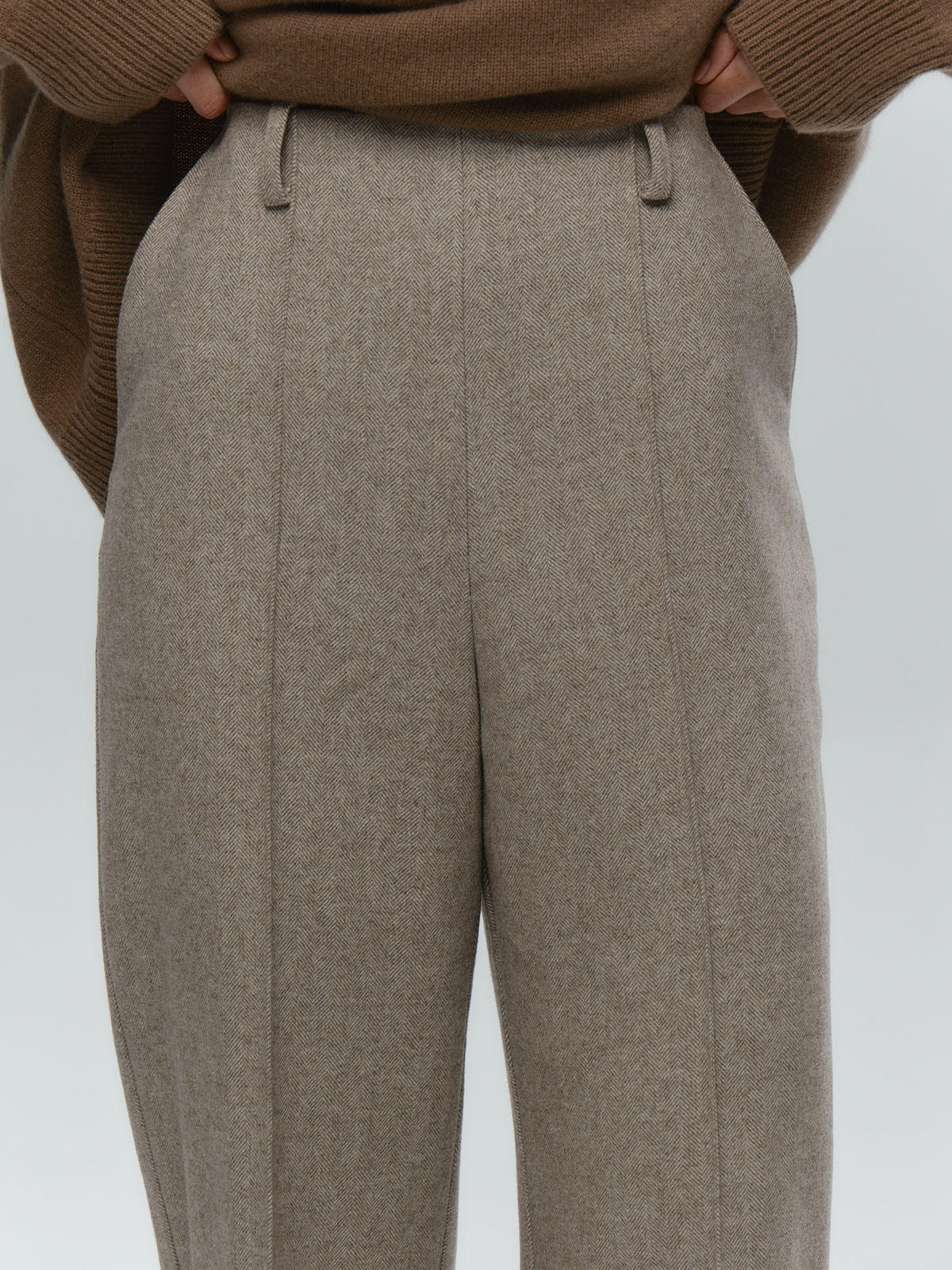 Брюки HERRINGBONE из шерсти с отстроченными стрелками (кофейный)